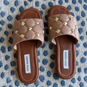 Steve Madden Trouble Tan Nude Leather Pyramid Stud Slide Sandal 5M.